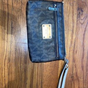 Michale Kors Wristlet